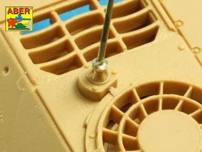 Aber 1/35 German 2m Aerials / Antennas with Ring Base (set of 3 pcs,) R-42