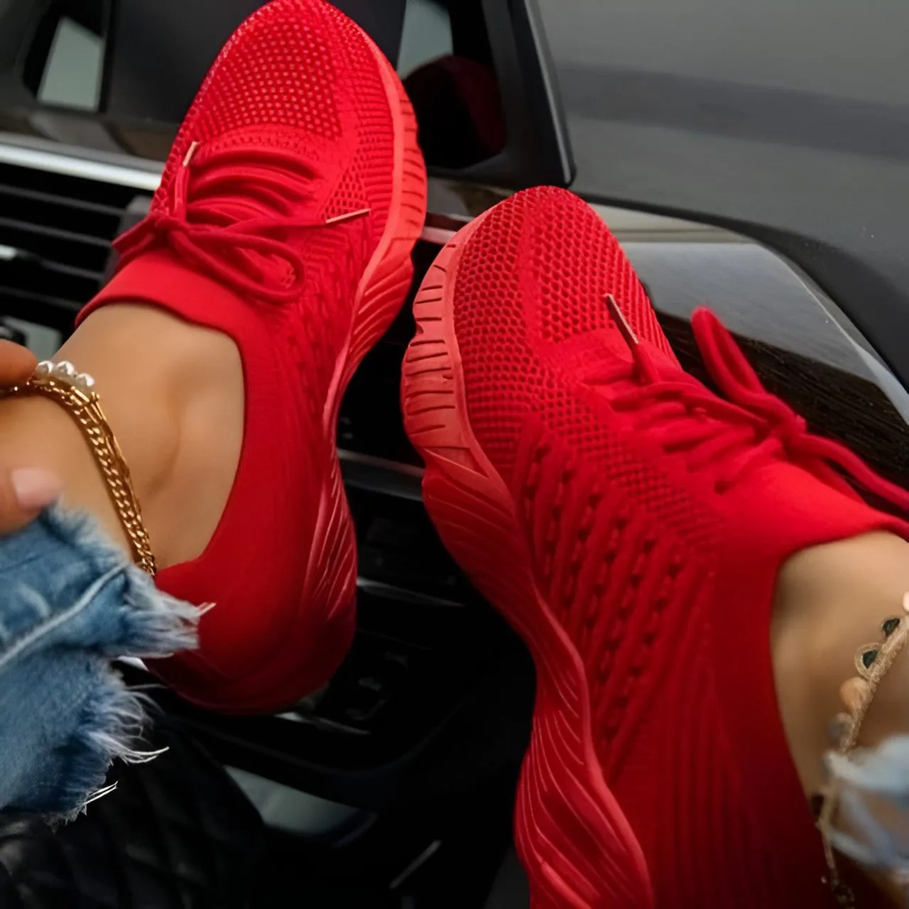 Comfortable sports shoes