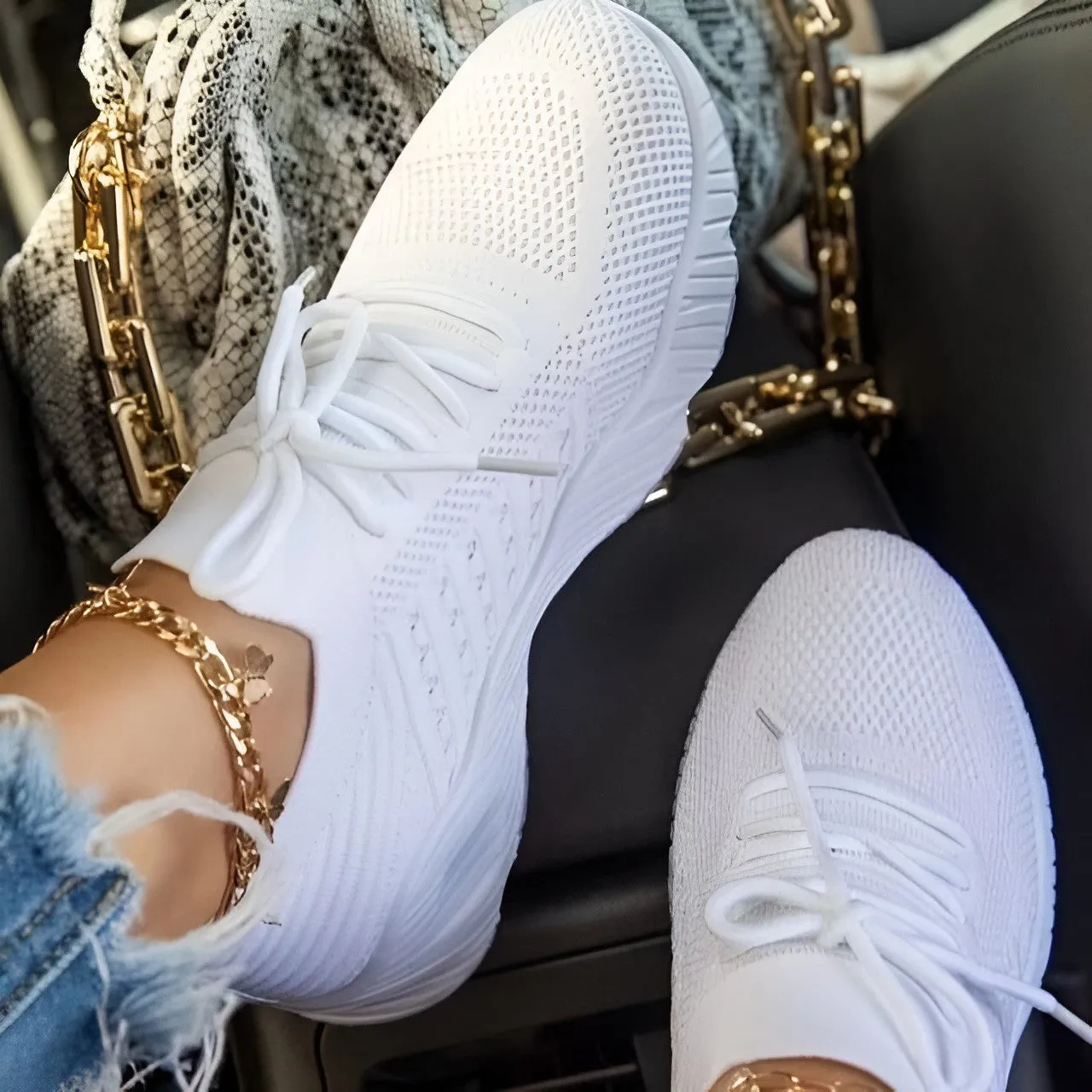 Comfortable sports shoes
