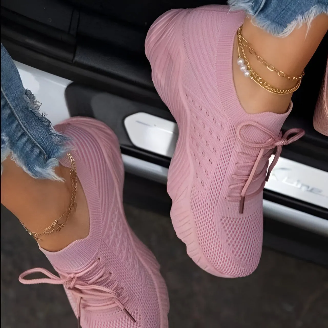 Comfortable sports shoes