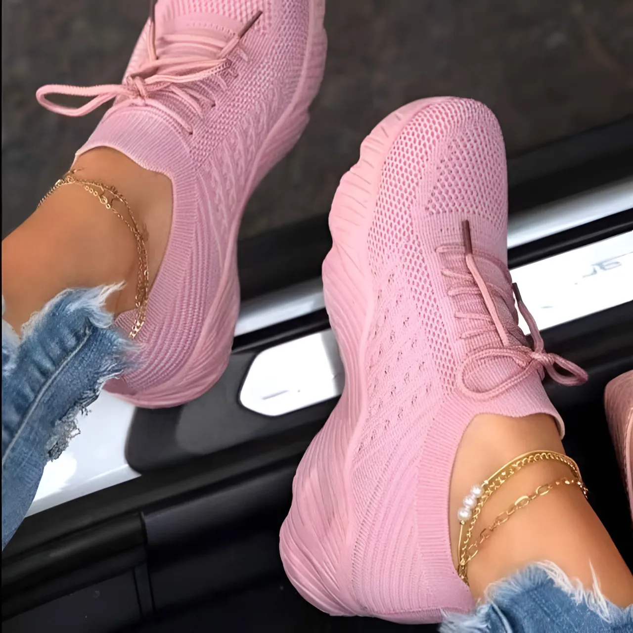 Comfortable sports shoes