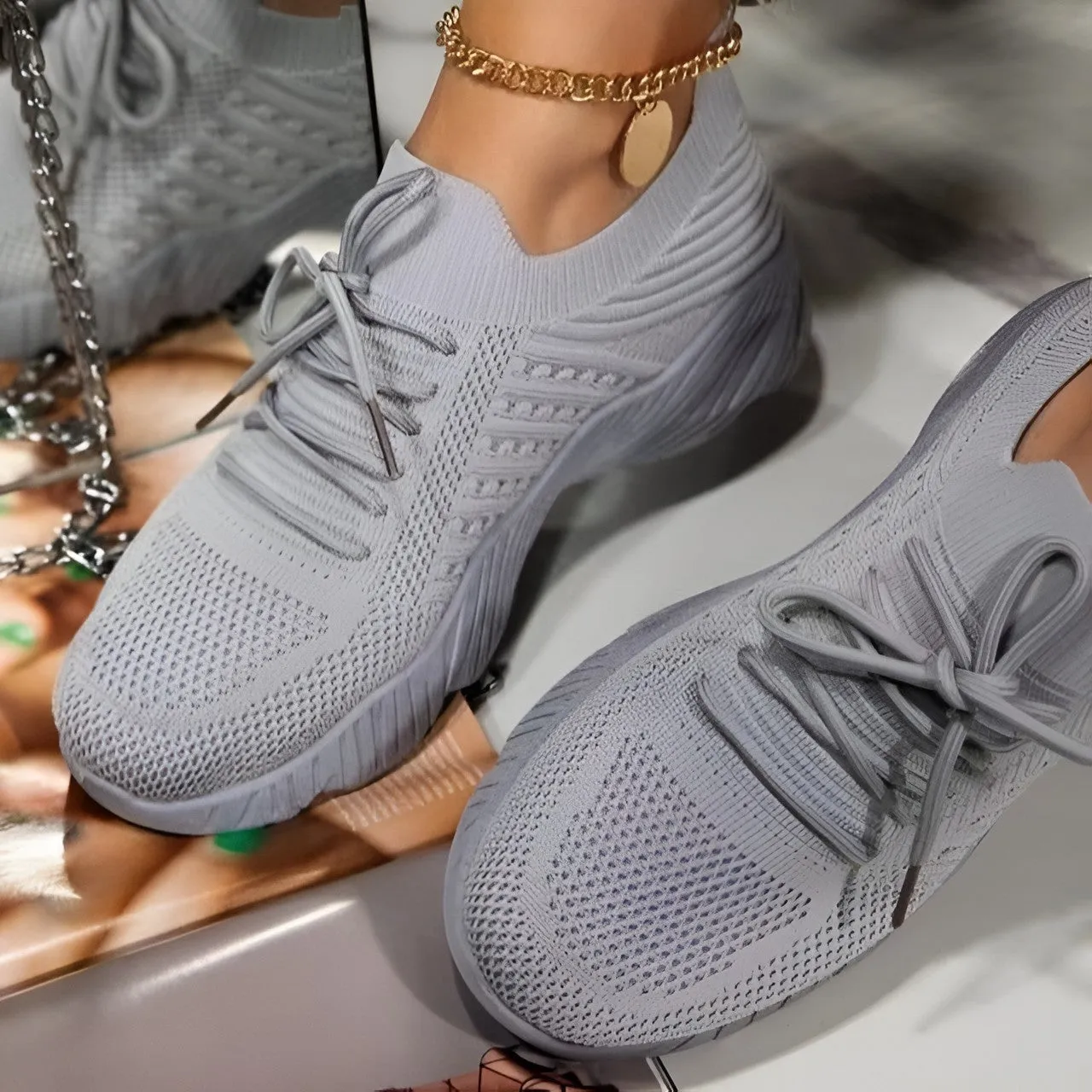 Comfortable sports shoes