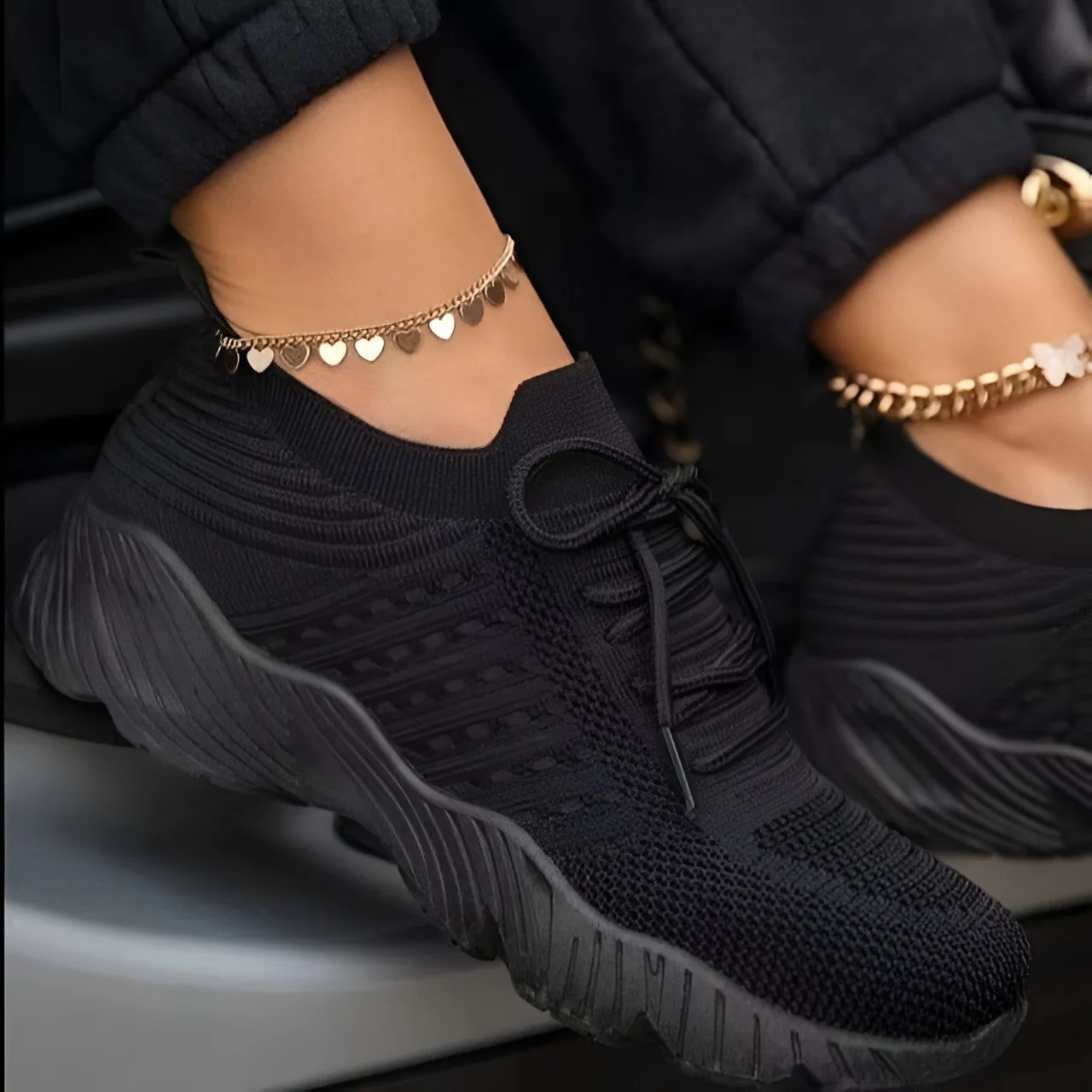 Comfortable sports shoes